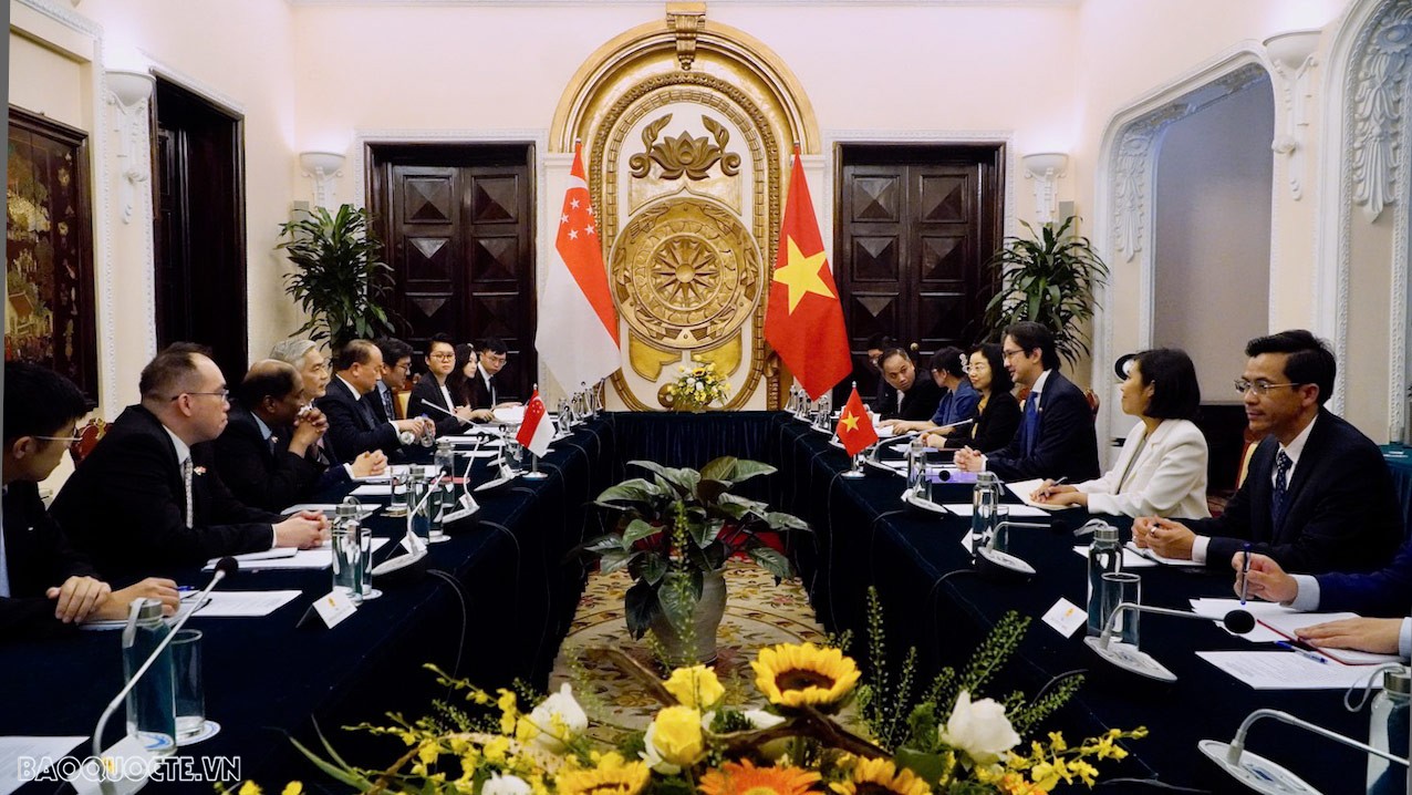 Vietnam, Singapore Foreign Affairs Ministries hold 15th Political Consultation