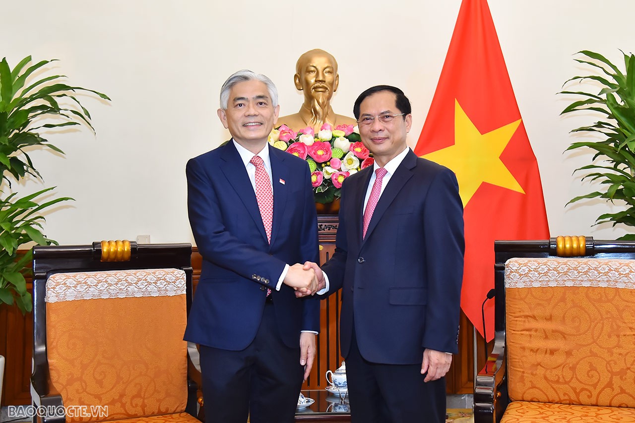 Foreign Minister Bui Thanh Son receives Permanent Secretary of Singaporean MOFA