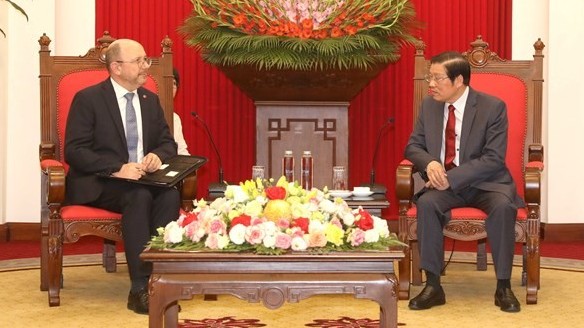 Party Politburo member Phan Dinh Trac received Swiss Ambassador to Vietnam