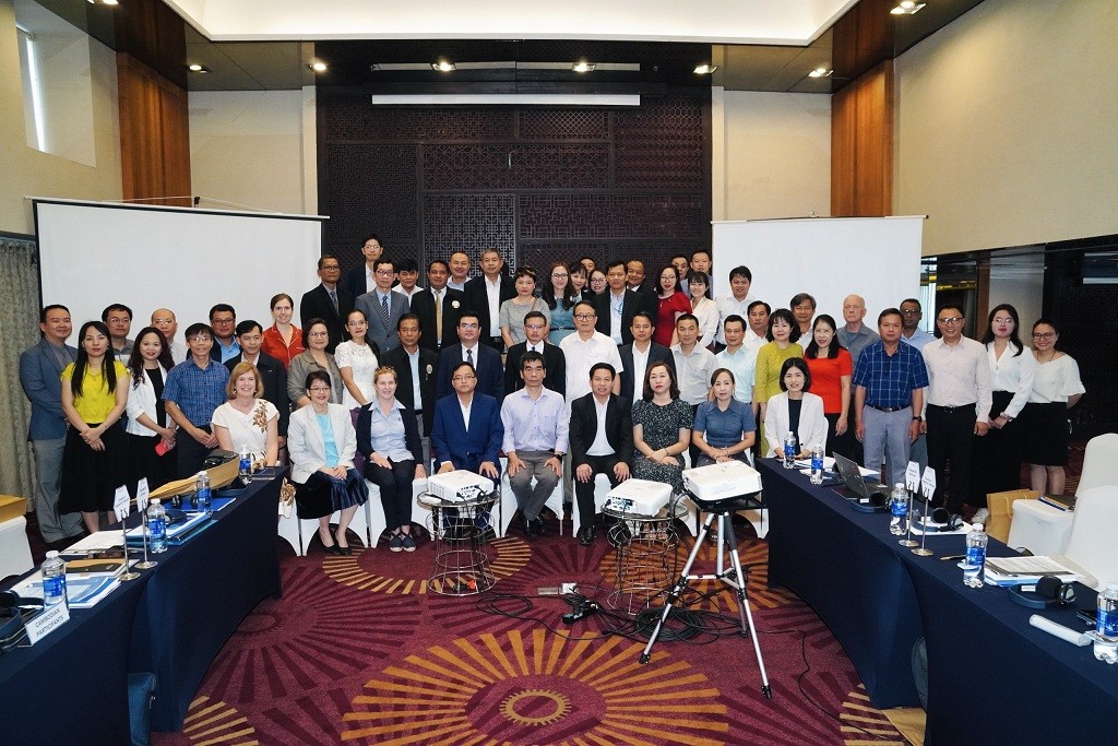 Improving access to TB Diagnosis and Treatment for Cross-border Migrants Improving access to TB Diagnosis and Treatment for Cross-border Migrants