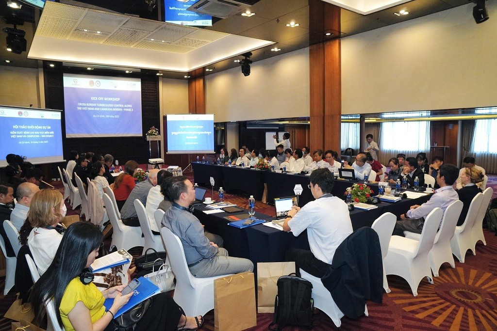 Improving access to TB Diagnosis and Treatment for Cross-border Migrants Improving access to TB Diagnosis and Treatment for Cross-border Migrants