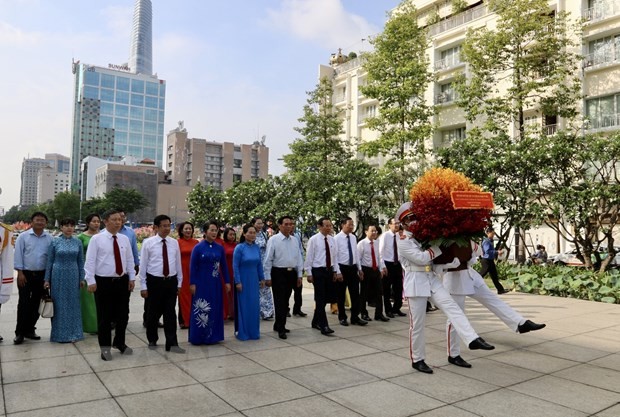 HCMC leaders pay respect to President Ho Chi Minh on 133rd birth anniversary