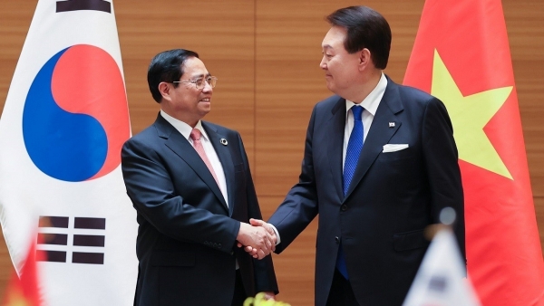 Prime Minister Pham Minh Chinh meets President of the Republic of Korea Yoon Suk-yeol
