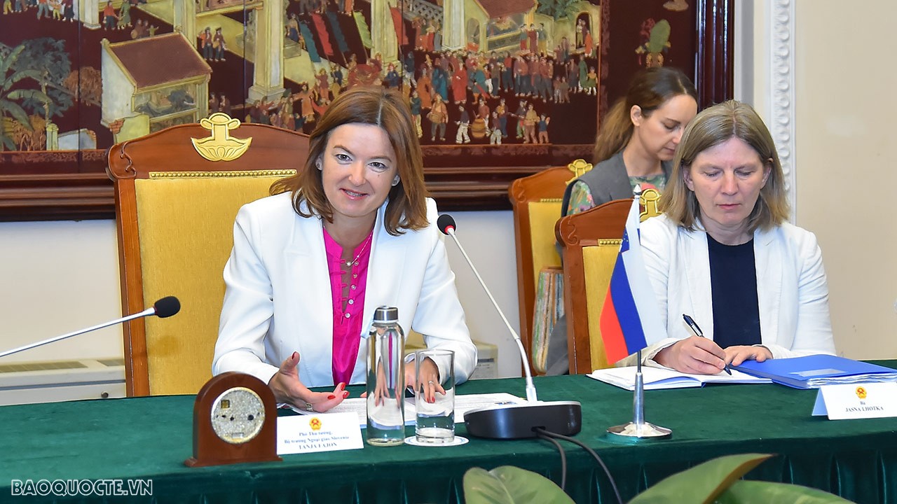 FM Bui Thanh Son welcomes Slovenian Deputy PM and Foreign Minister Tanja Fajon