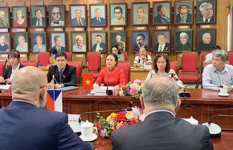 VUFO President Nguyen Phuong Nga welcomes Czech legislative delegation