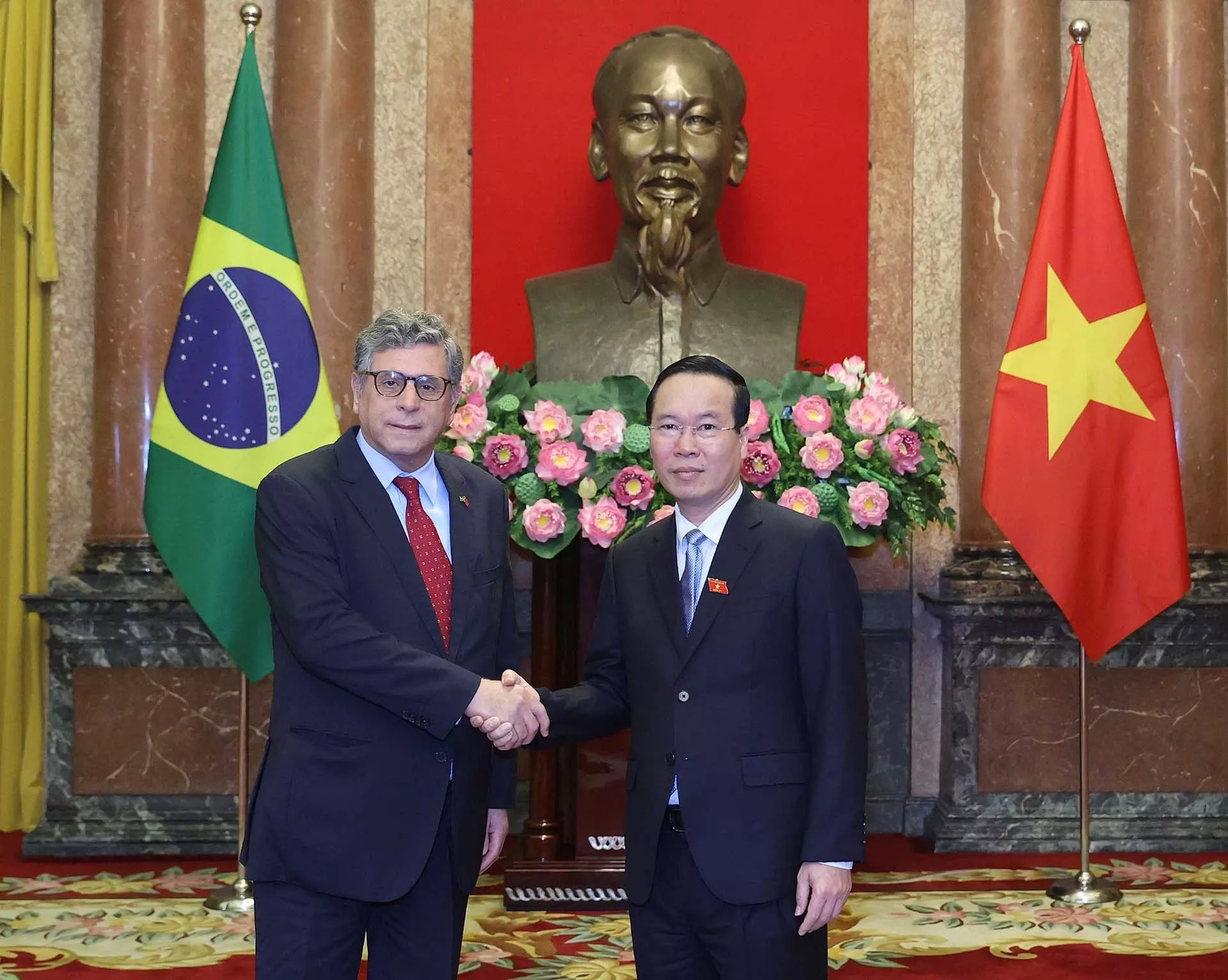 Chủ tịch nước V&otilde; Văn Thưởng tiếp Đại sứ Brazil Marco Farani. (Nguồn: TTXVN)