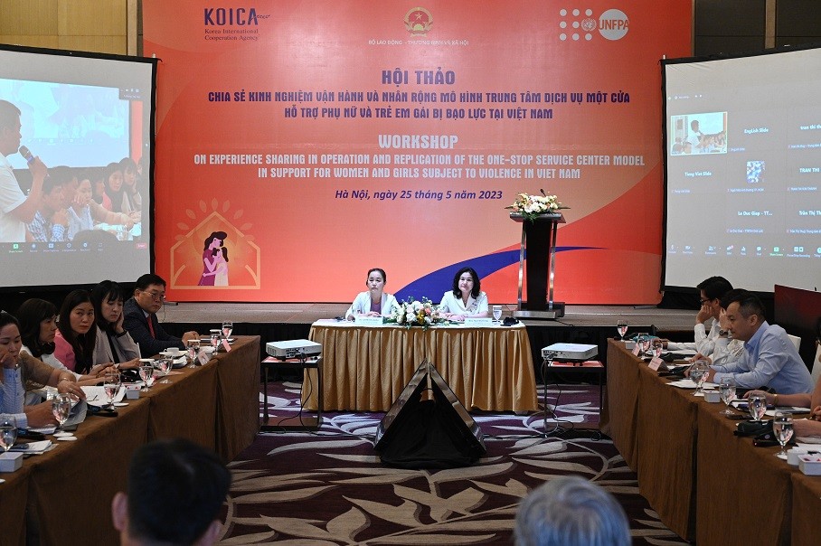 Hội thảo 'Chia sẻ kinh nghiệm trong việc vận h&agrave;nh v&agrave; nh&acirc;n rộng m&ocirc; h&igrave;nh Trung t&acirc;m dịch vụ một cửa hỗ trợ phụ nữ v&agrave; trẻ em g&aacute;i bị bạo lực tại Việt Nam' ng&agrave;y 25/5/tại H&agrave; Nội. (Nguồn: UNFPA)