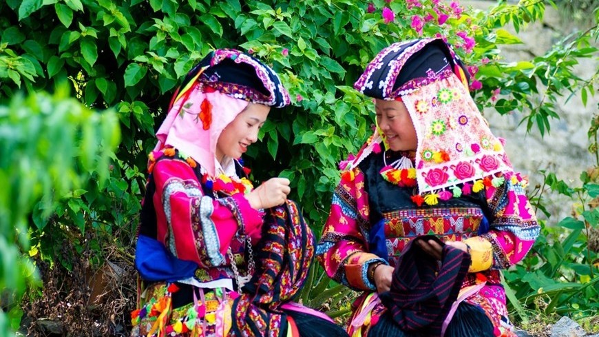 Colourful costumes make culture of Lo Lo ethnic minority unique