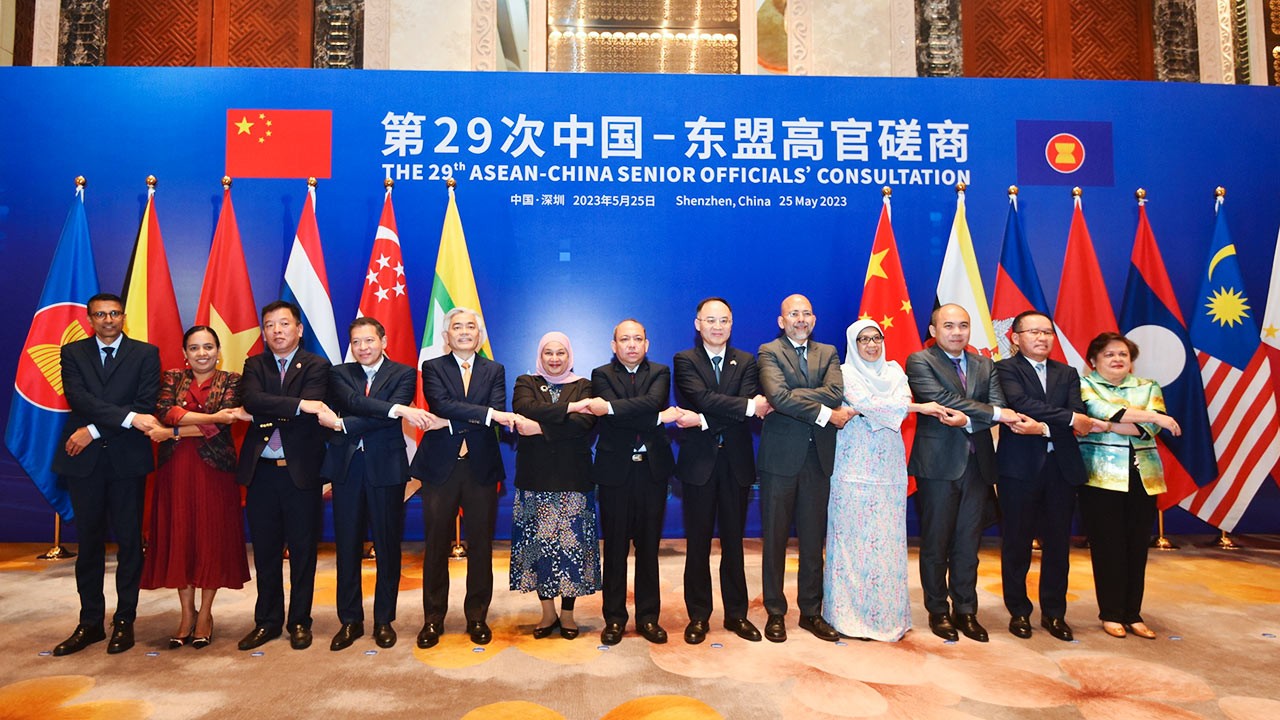 Các đại biểu dự Tham vấn Quan chức Cao cấp ASEAN-Trung Quốc (ACSOC) thường niên lần thứ 29 tại Thâm Quyến, Trung Quốc.