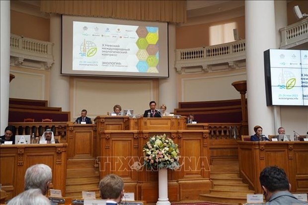 NA Vice Chairman Nguyen Khac Dinh addresses the 10th Nevsky International Ecological Congress in St. Petersburg (Photo: VNA)