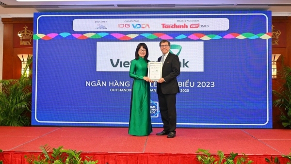Vietcombank awarded significant awards at Vietnam Retail Banking Forum 2023