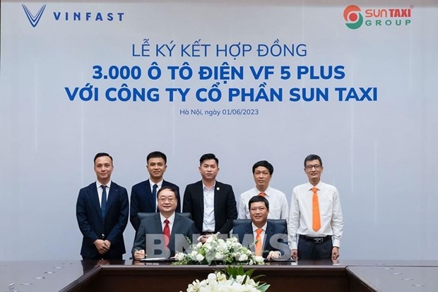 Sun Taxi signs deal to buy 3,000 VinFast electric cars