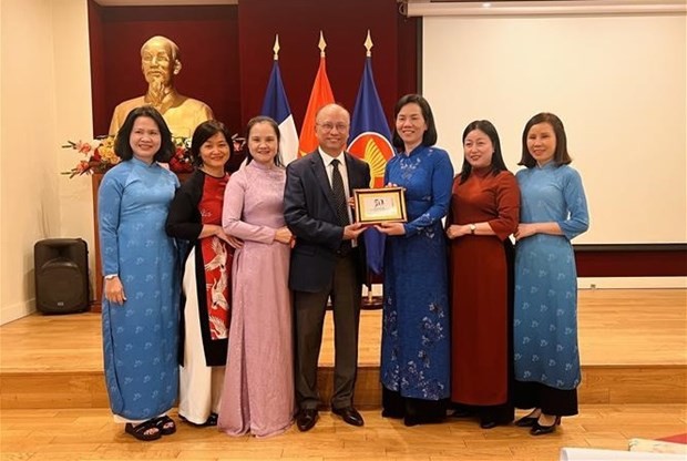 Vietnam Women’s Union delegation visits France