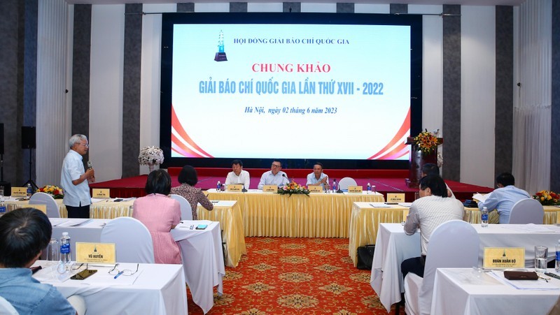 At the meeting of the National Press Awards Council on June 2. (Photo: congluan.vn)