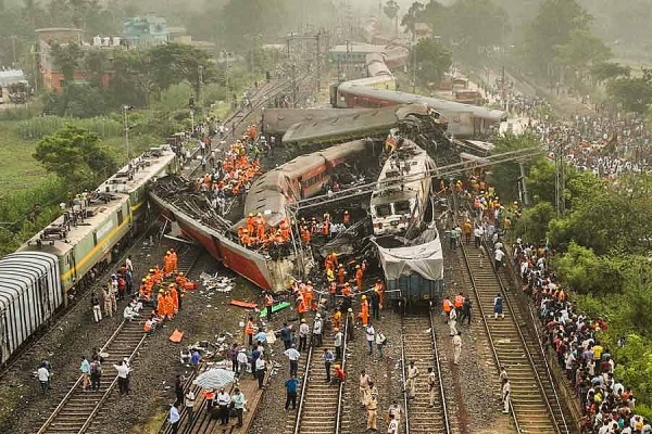 Vietnamese leaders extend condolences to India following the Odisha train crash