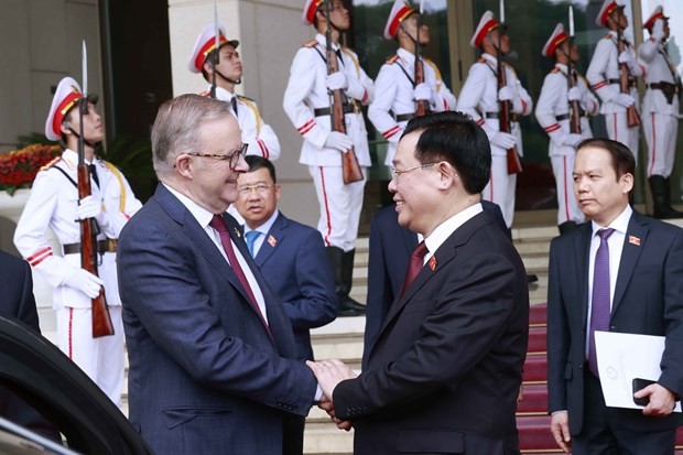 NA Chairman Vuong Dinh Hue meets with Australian Prime Minister