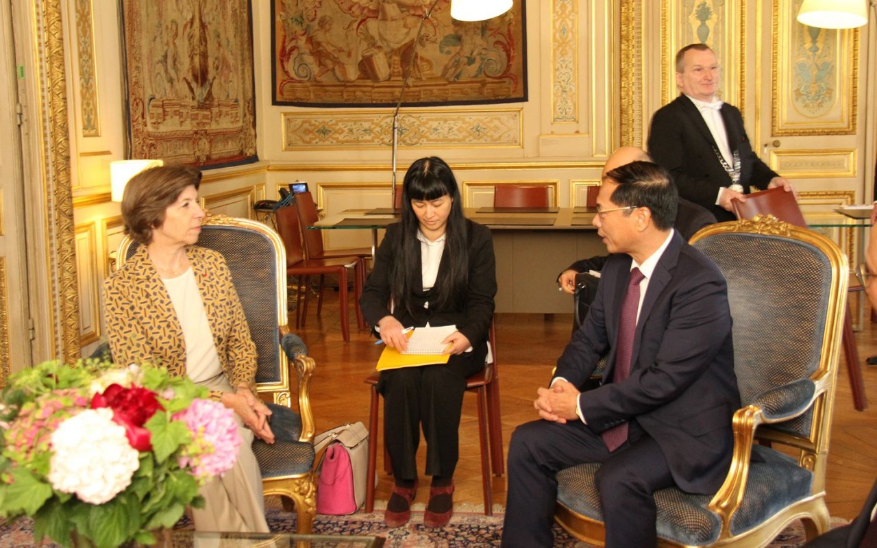 Bộ trưởng Ngoại giao Bùi Thanh Sơn hội đàm với Bộ trưởng châu Âu và Ngoại giao Pháp Catherine Colonna ngày 5/6. (Ảnh: Bảo Chi)