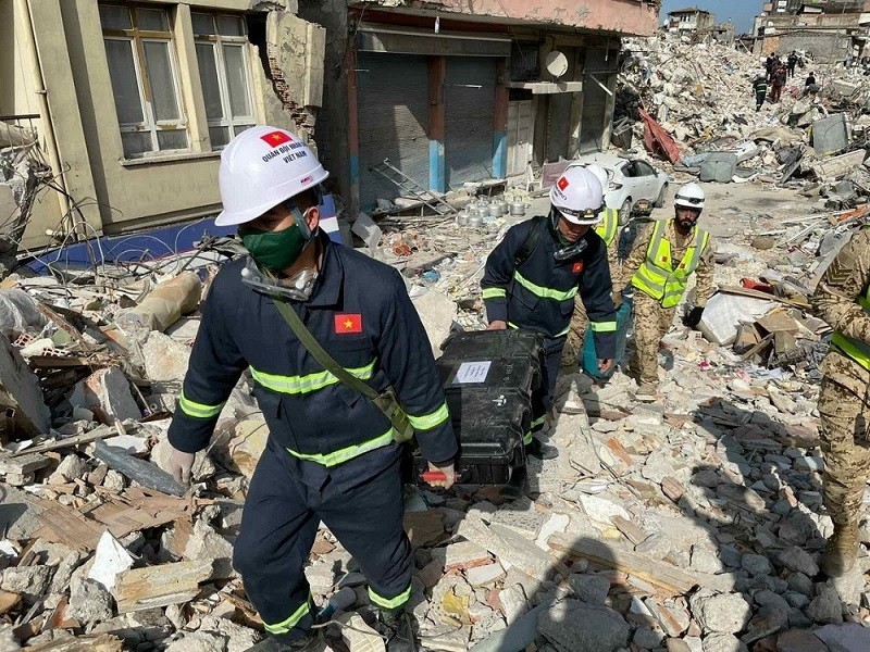(06.06) Đoàn cứu nạn, cứu hộ của QĐND Việt Nam tham gia hỗ trợ khắc phục hậu quả động đất tại tỉnh Hatay, Thổ Nhĩ Kỳ (2023). (Ảnh: Văn Hiếu/QDND)