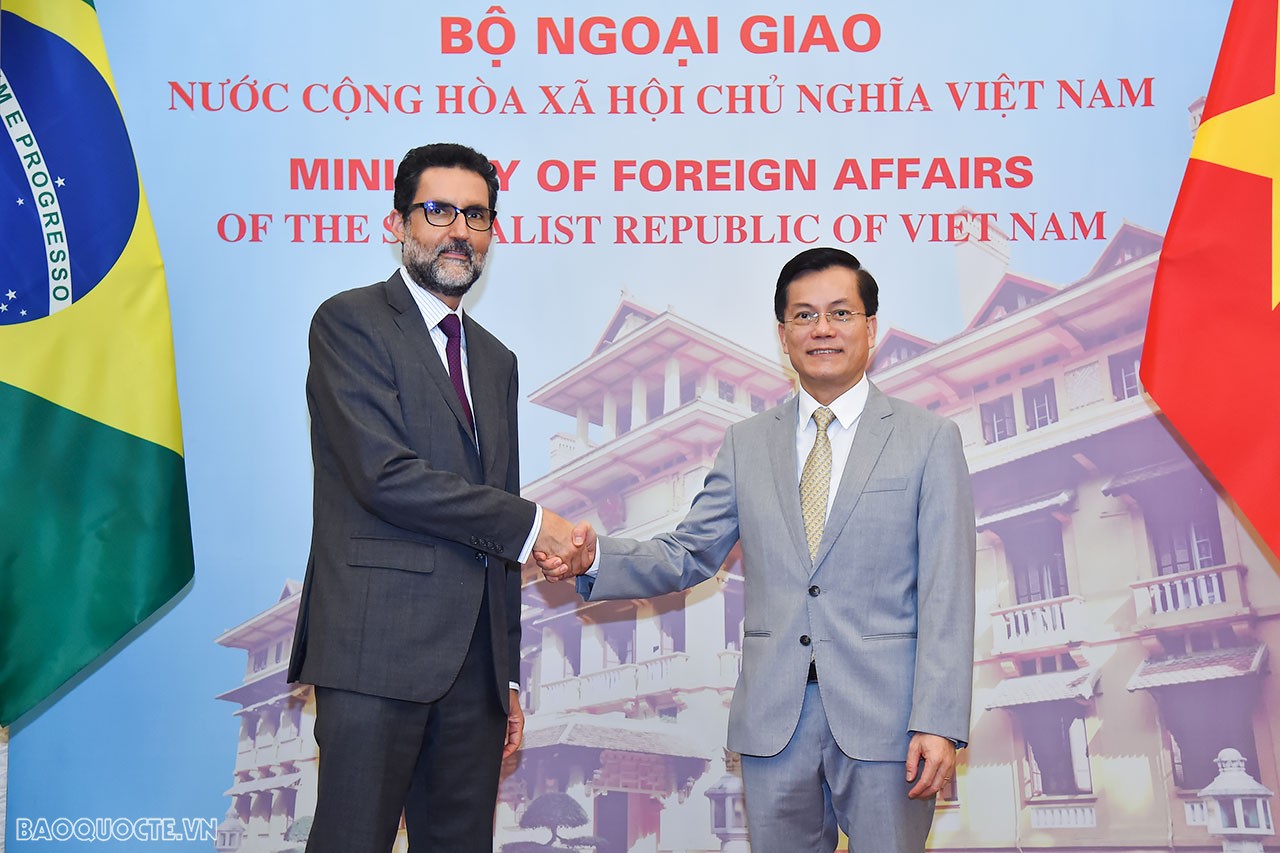 Việt Nam-Brazil hướng tới dịp kỉ niệm 35 năm thiết lập quan hệ ngoại giao vào năm 2024 Deputy FM Ha Kim Ngoc receives Brazilian counterpart Eduardo Paes Saboia
