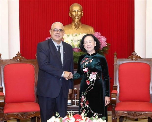 Party official receives Cuban guest, reaffirming Vietnam’s solidarity with Cuba
