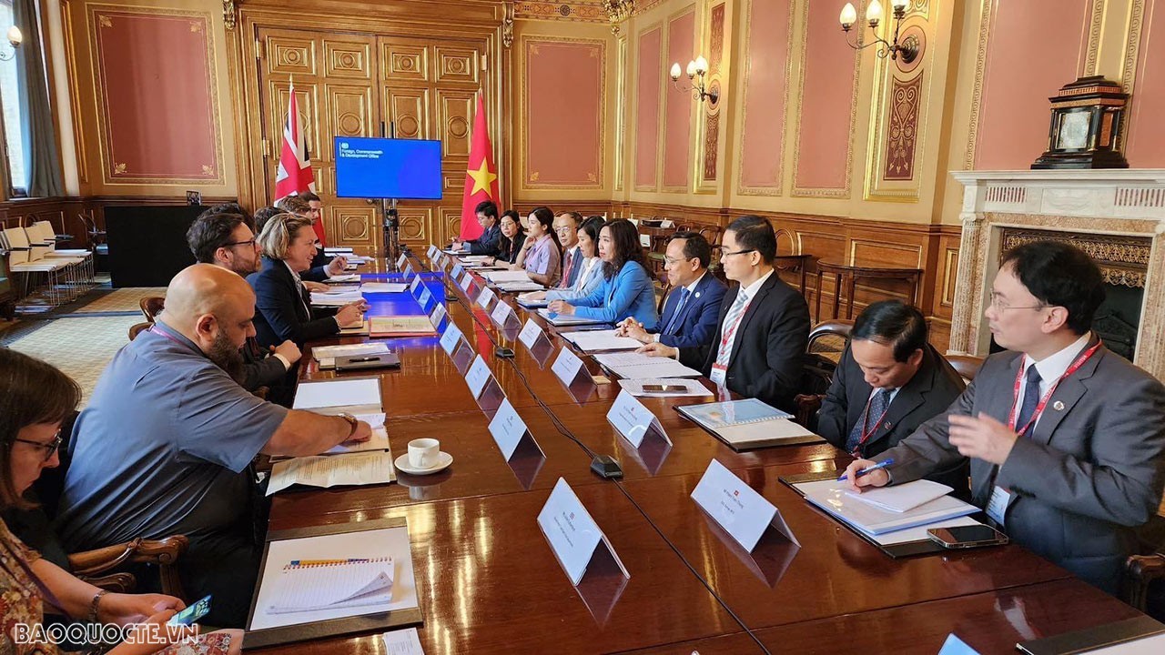 Vietnam, UK hold 9th strategic dialogue in London