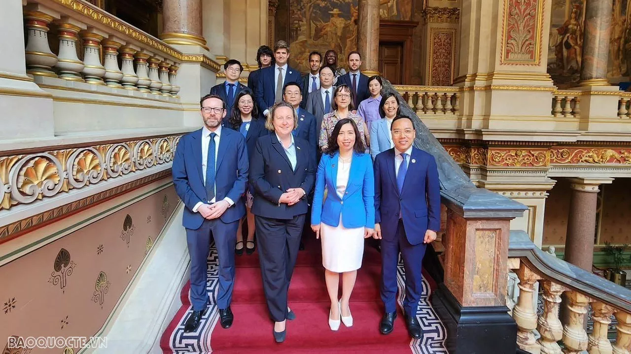 Vietnam, UK hold 9th strategic dialogue in London