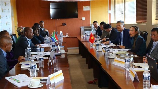 Vietnam, South Africa share experience in managing social insurance