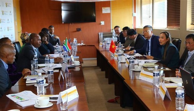 Vietnam, South Africa share experience in social insurance development