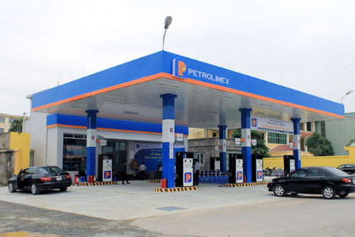 Petrol prices drop in latest adjustment | Business | Vietnam+ (VietnamPlus)