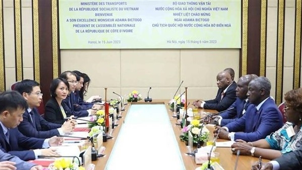 President of Côte d’Ivoire's NA suggests specific activities in transport cooperation with Vietnam