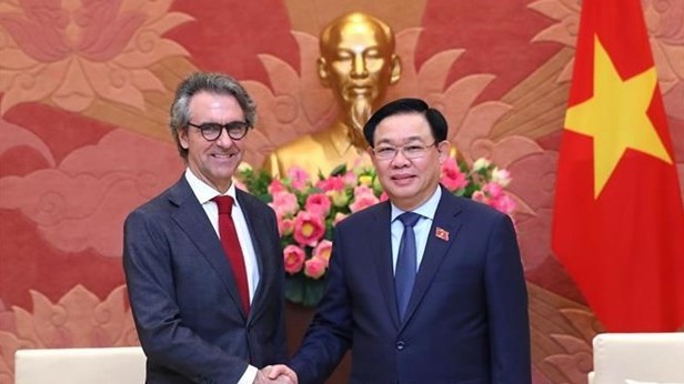 NA Chairman Vuong Dinh Hue receives EU, Switzerland Ambassadors