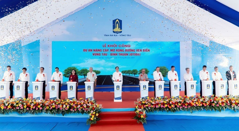 The ground-breaking ceremony for the project to upgrade the Vung Tau-Binh Thuan coastal road. (Photo: NDO)