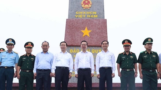 President Vo Van Thuong pays working trip to Phu Quy island district