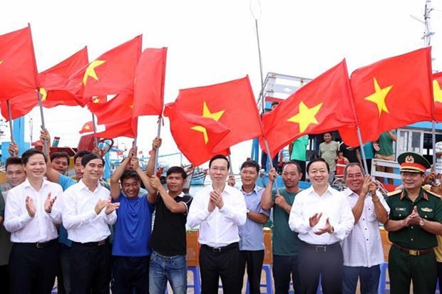 President Vo Van Thuong pays working trip to Phu Quy island district