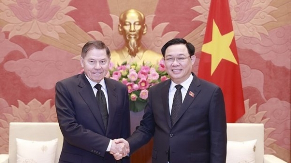 NA Chairman Vuong Dinh Hue welcomes Chief Justice of Russia