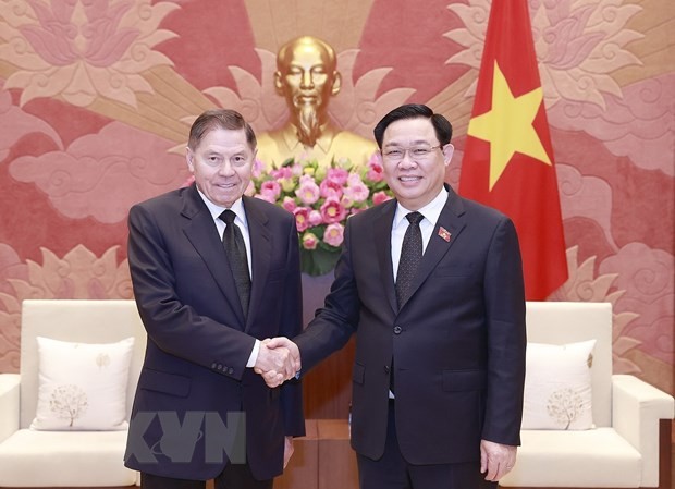 NA Chairman Vuong Dinh Hue welcomes Chief Justice of Russia