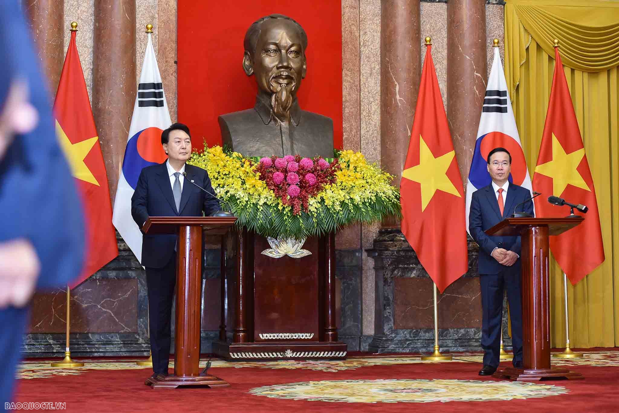 Vietnam, RoK Presidents witnessed signing of 17 cooperation documents