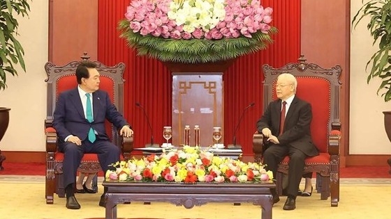 Party General Secretary Nguyen Phu Trong welcomes RoK President’s visit