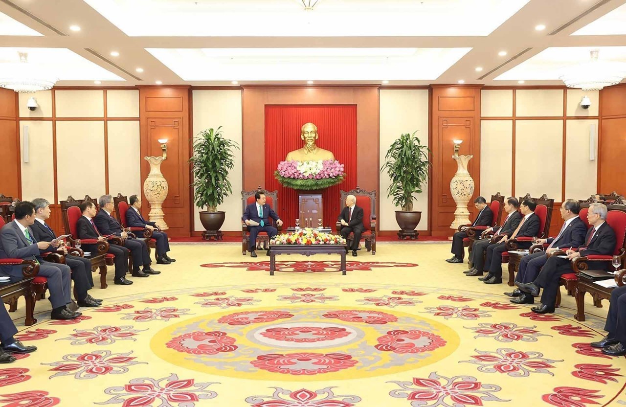 Party General Secretary Nguyen Phu Trong welcomes RoK President’s visit