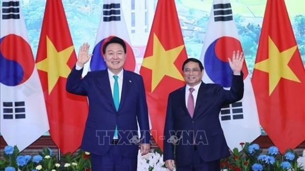 Prime Minister Pham Minh Chinh meets RoK President Yoon Suk Yeol