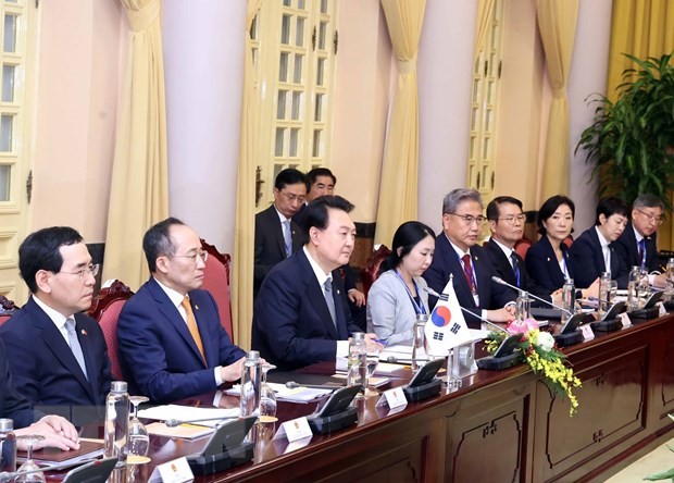 President Vo Van Thuong and RoK President Yoon Suk Yeol hold talks