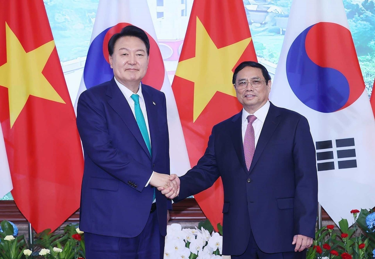 Prime Minister Pham Minh Chinh Meets RoK President Yoon Suk Yeol