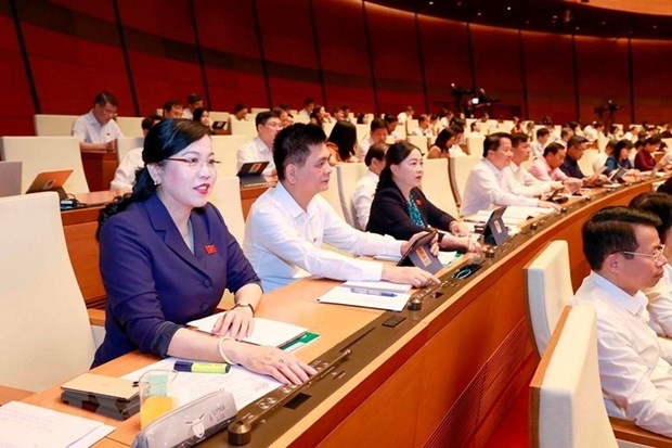 Deputies vote to approve law on amendments and supplements of a number of articles of the Law on the Exit and Entry of Vietnamese Citizens, as well as the Law on Foreigners’ Entry into, Exit from, Transit through, and Residence in Vietnam. (Source: VNA)