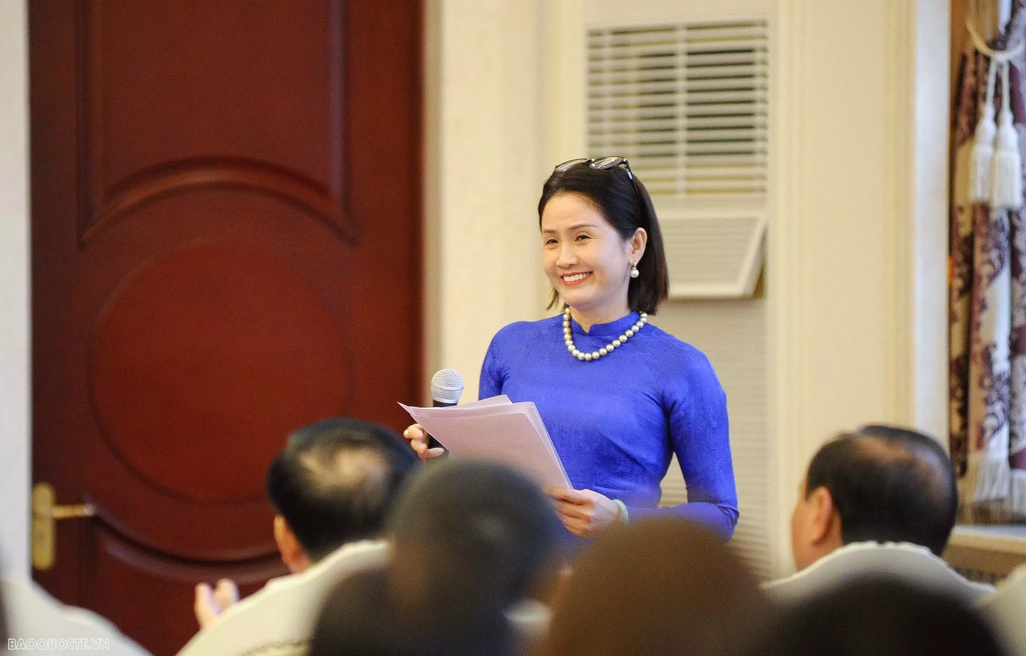 Prime Minister meets Vietnamese community in China