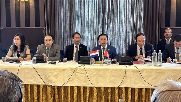 Deputy PM, Dutch Minister co-chair meeting of Vietnam-Netherlands Inter-Gov'l Committee Deputy PM, Dutch Minister co-chair meeting of Vietnam-Netherlands Inter-Gov'l Committee