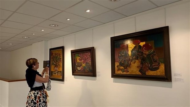 Traditional materials of Vietnamese painting art introduced in France | Culture - Sports  | Vietnam+ (VietnamPlus)