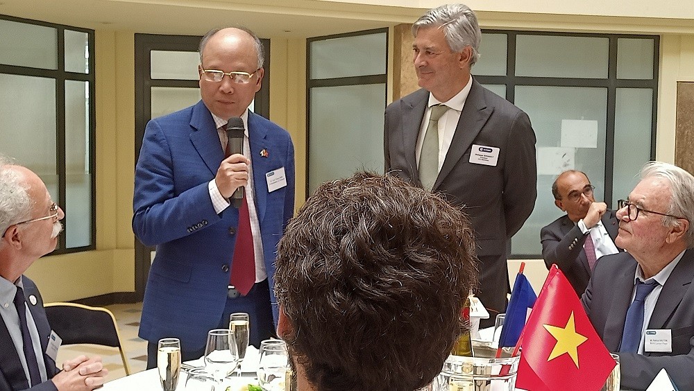 (07.02) Ambassador Dinh Toan Thang spoke at the event organized by Morbihan province. (Photo: VNA)