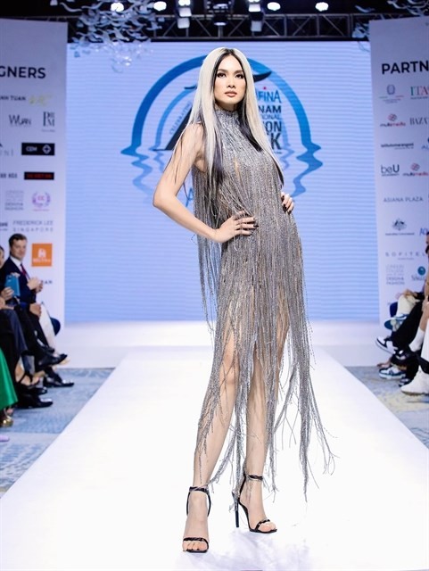 Vietnamese model Anh Thư in a look by designer Le Thanh Hoa, who will open AVIFW Spring/Summer 2023 with his latest collection called 'Hoa Tren Song Nuoc' (Flowers and the Waves). (Photo: Courtesy of Multimedia JSC)