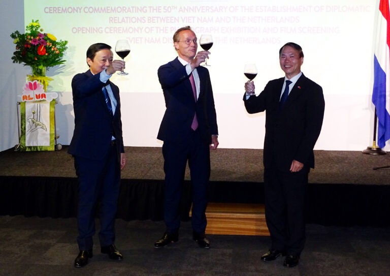 Vietnamese Deputy Prime Minister Trần Hồng H&agrave; and His Royal Highness Prince Jaime de Bourbon de Parme, and Ambassador of Vietnam Pham Viet Anh. (Source: diplomatmagazine)