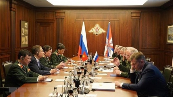 Deputy Defence Minister Hoang Xuan Chien visits Russia